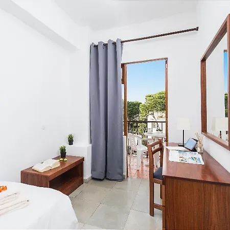 Santanyi Port Hostel *
